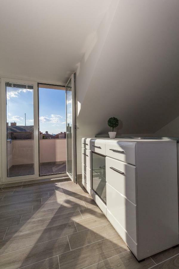 New Apartment Joly Sea View 비오그라드나모루 외부 사진